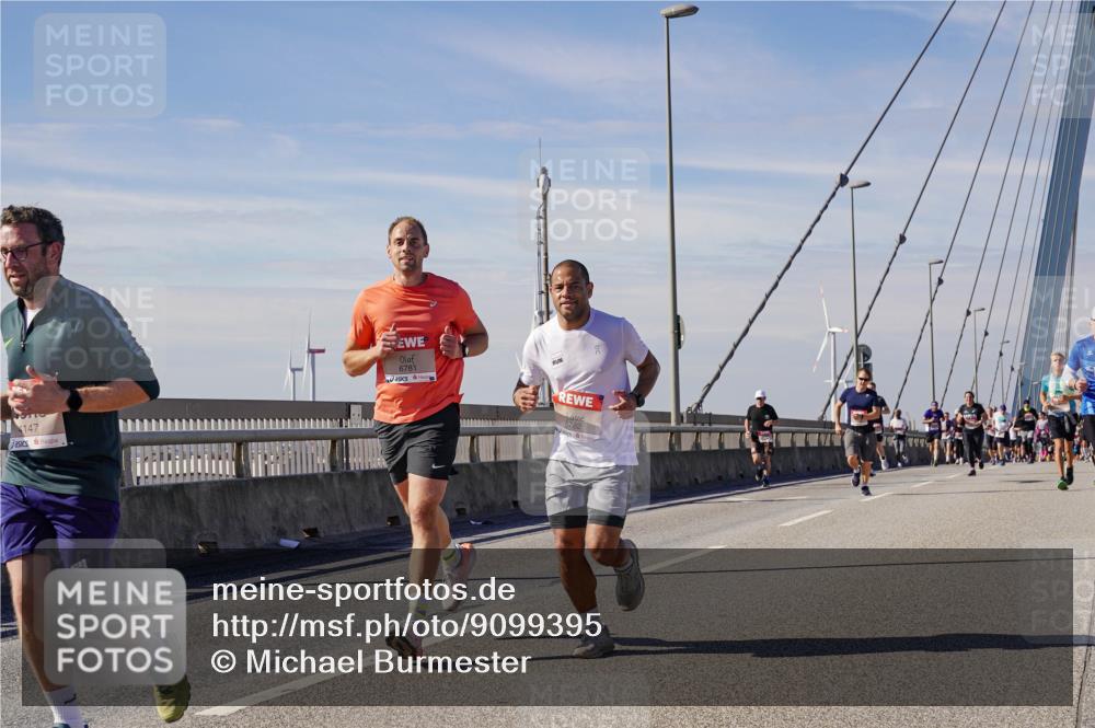 03.10.2025 - Köhlbrandbrückenlauf Michael Burmester http://msf.ph/oto/9099395 03.10.2025 12:45:32 Position 2 147, 6781, 6782 meine-sportfotos.de
