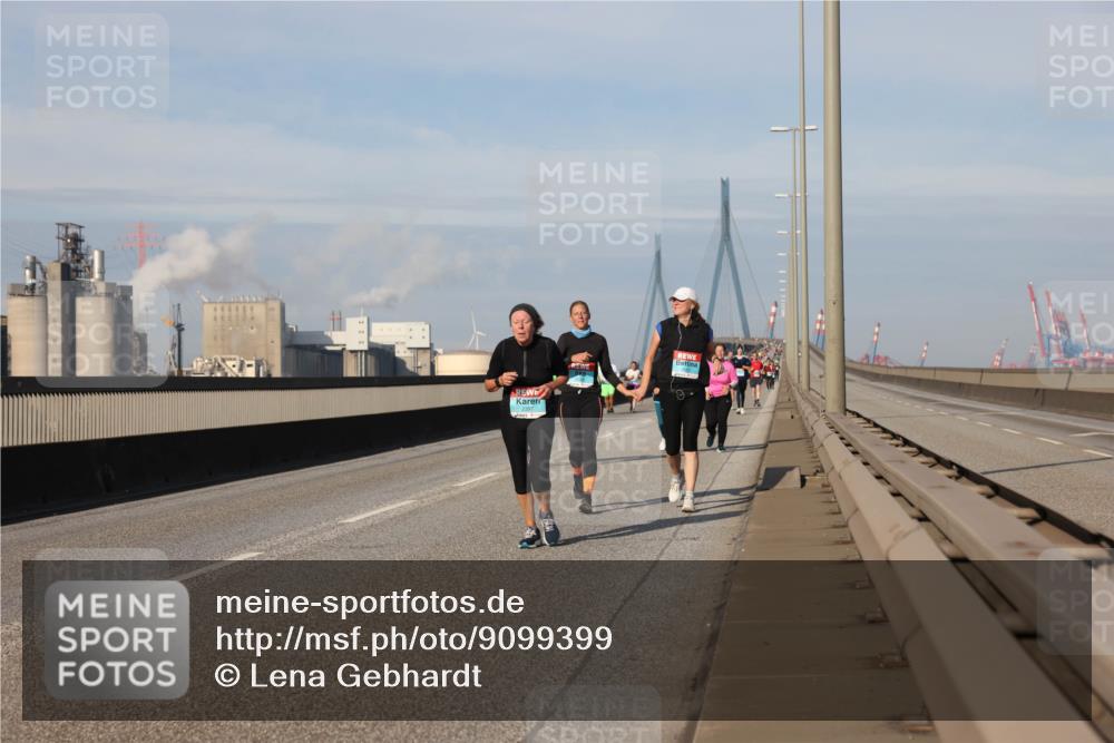 03.10.2025 - Köhlbrandbrückenlauf Lena Gebhardt http://msf.ph/oto/9099399 03.10.2025 10:10:49 Position 2  meine-sportfotos.de