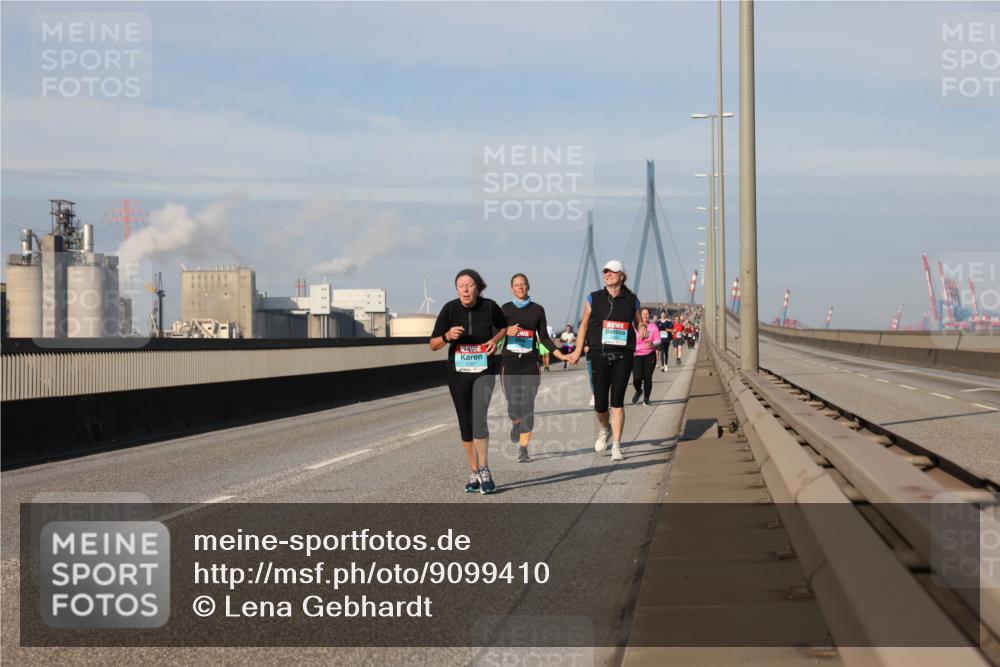 03.10.2025 - Köhlbrandbrückenlauf Lena Gebhardt http://msf.ph/oto/9099410 03.10.2025 10:10:49 Position 2  meine-sportfotos.de