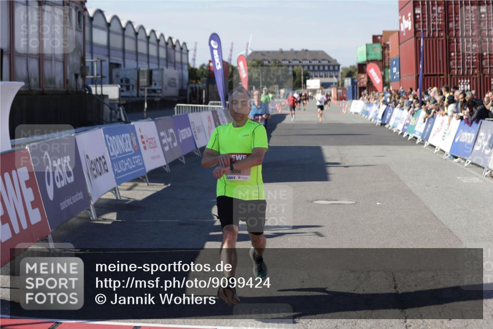 03.10.2025 - Köhlbrandbrückenlauf Jannik Wohlers http://msf.ph/oto/9099424 03.10.2025 12:56:38 Ziel 4054, 4096, 4170, 4478, 5091, 6408, 6769 meine-sportfotos.de