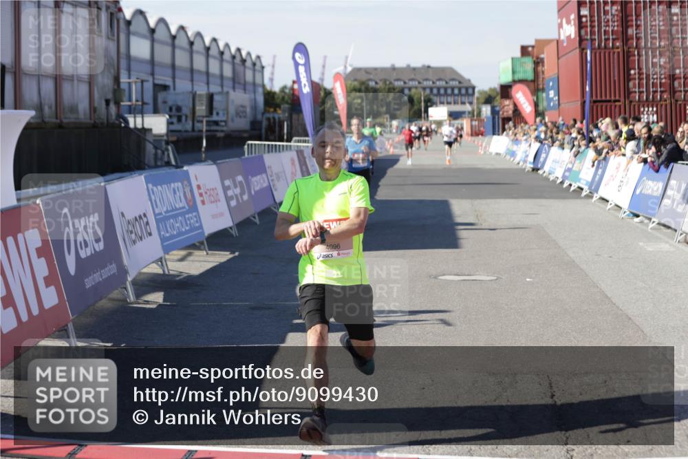 03.10.2025 - Köhlbrandbrückenlauf Jannik Wohlers http://msf.ph/oto/9099430 03.10.2025 12:56:38 Ziel 4054, 4096, 4170, 4478, 5091, 6408, 6769 meine-sportfotos.de