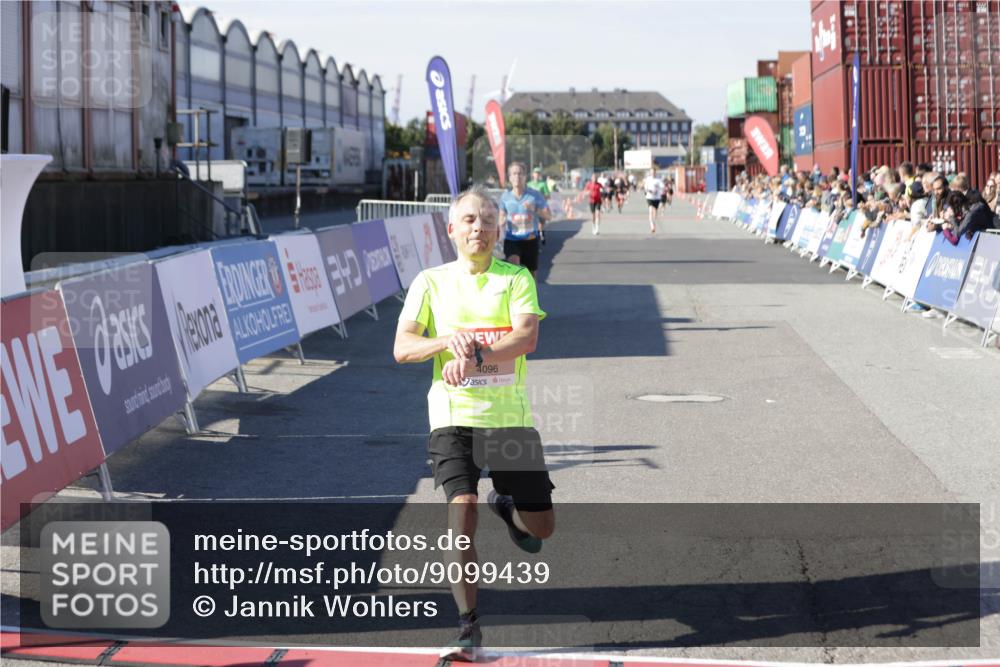 03.10.2025 - Köhlbrandbrückenlauf Jannik Wohlers http://msf.ph/oto/9099439 03.10.2025 12:56:38 Ziel 4054, 4096, 4170, 4478, 5091, 6408, 6769 meine-sportfotos.de