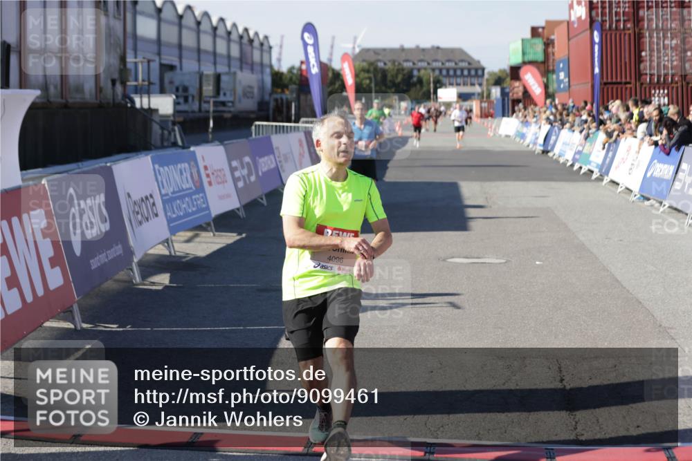 03.10.2025 - Köhlbrandbrückenlauf Jannik Wohlers http://msf.ph/oto/9099461 03.10.2025 12:56:38 Ziel 4054, 4096, 4170, 4478, 5091, 6408, 6769 meine-sportfotos.de