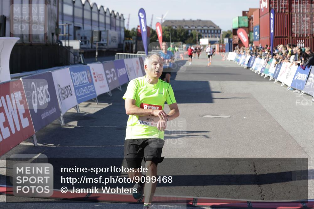 03.10.2025 - Köhlbrandbrückenlauf Jannik Wohlers http://msf.ph/oto/9099468 03.10.2025 12:56:38 Ziel 4054, 4096, 4170, 4478, 5091, 6408, 6769 meine-sportfotos.de