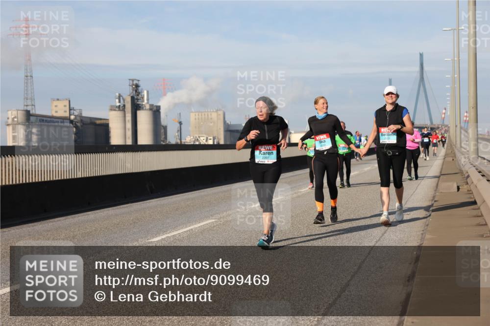 03.10.2025 - Köhlbrandbrückenlauf Lena Gebhardt http://msf.ph/oto/9099469 03.10.2025 10:10:50 Position 2 2397, 2550, 2553 meine-sportfotos.de