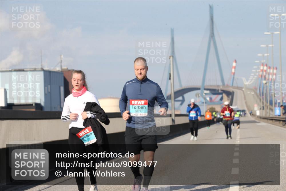 03.10.2025 - Köhlbrandbrückenlauf Jannik Wohlers http://msf.ph/oto/9099477 03.10.2025 10:26:13 Position 3 77, 3474 meine-sportfotos.de