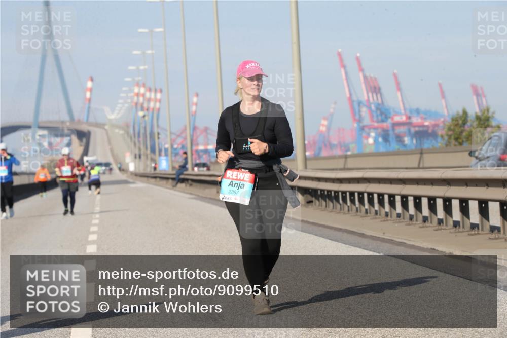 03.10.2025 - Köhlbrandbrückenlauf Jannik Wohlers http://msf.ph/oto/9099510 03.10.2025 10:26:15 Position 3 2367 meine-sportfotos.de