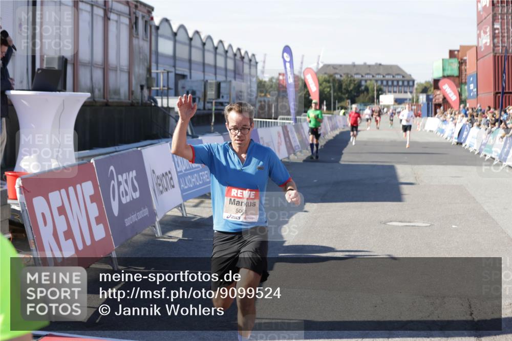03.10.2025 - Köhlbrandbrückenlauf Jannik Wohlers http://msf.ph/oto/9099524 03.10.2025 12:56:41 Ziel 4054, 4096, 4478, 5091, 6408, 6769 meine-sportfotos.de