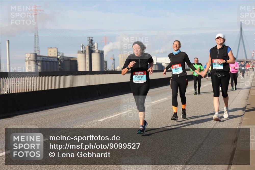 03.10.2025 - Köhlbrandbrückenlauf Lena Gebhardt http://msf.ph/oto/9099527 03.10.2025 10:10:51 Position 2 2550, 2553, 2397 meine-sportfotos.de