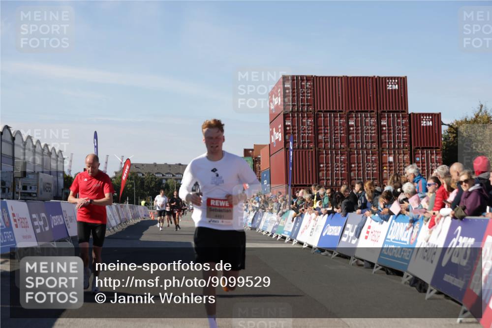 03.10.2025 - Köhlbrandbrückenlauf Jannik Wohlers http://msf.ph/oto/9099529 03.10.2025 12:56:51 Ziel 4115, 4491, 5091, 5962, 6016 meine-sportfotos.de