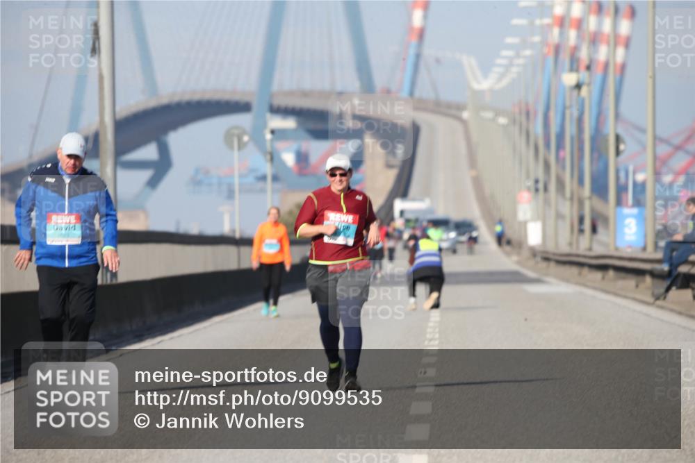 03.10.2025 - Köhlbrandbrückenlauf Jannik Wohlers http://msf.ph/oto/9099535 03.10.2025 10:26:20 Position 3 101 meine-sportfotos.de