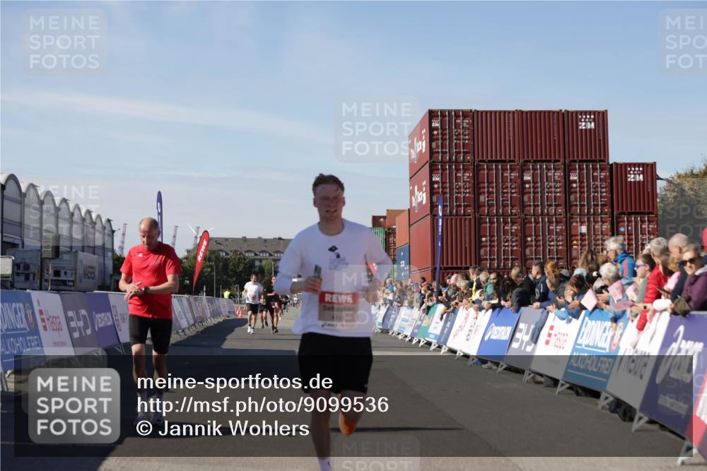 03.10.2025 - Köhlbrandbrückenlauf Jannik Wohlers http://msf.ph/oto/9099536 03.10.2025 12:56:51 Ziel 4115, 4491, 5091, 5962, 6016 meine-sportfotos.de