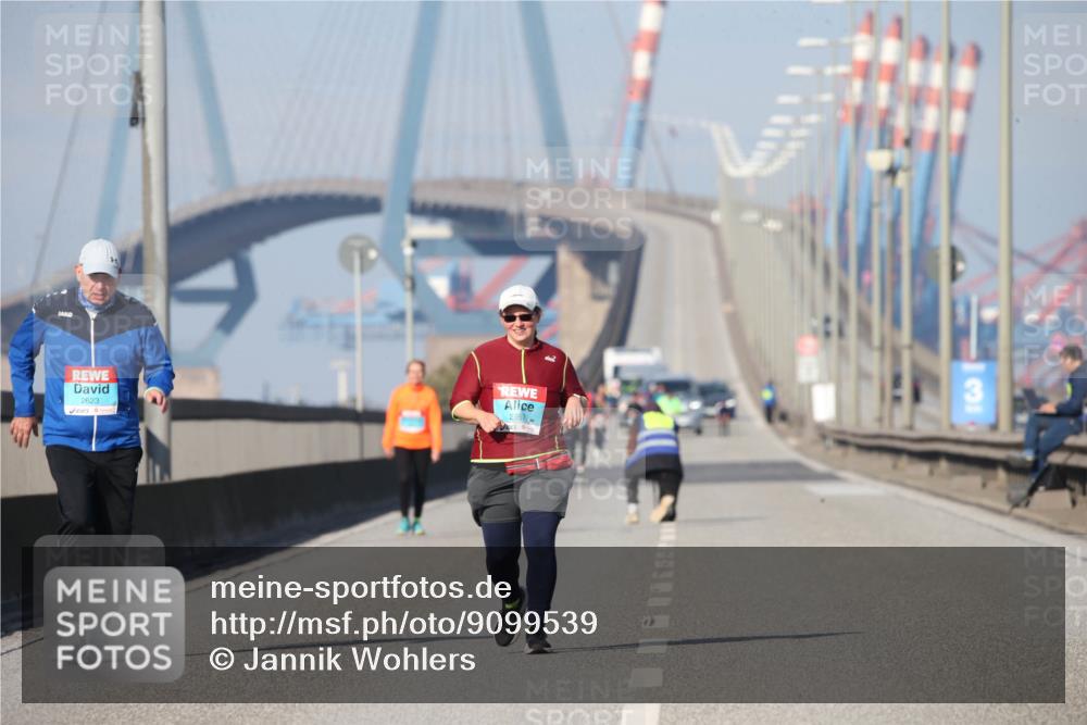 03.10.2025 - Köhlbrandbrückenlauf Jannik Wohlers http://msf.ph/oto/9099539 03.10.2025 10:26:20 Position 3 2623, 2357, 3 meine-sportfotos.de
