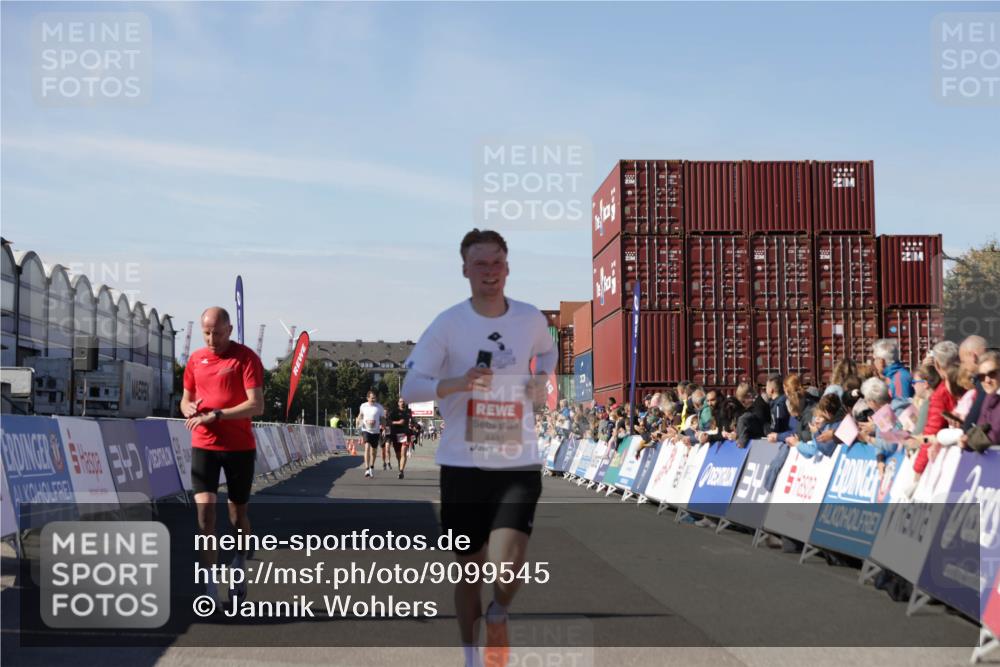 03.10.2025 - Köhlbrandbrückenlauf Jannik Wohlers http://msf.ph/oto/9099545 03.10.2025 12:56:51 Ziel 4115, 4491, 5091, 5962, 6016 meine-sportfotos.de