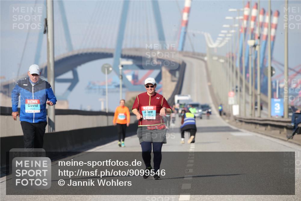 03.10.2025 - Köhlbrandbrückenlauf Jannik Wohlers http://msf.ph/oto/9099546 03.10.2025 10:26:20 Position 3 2623, 2357, 31 meine-sportfotos.de
