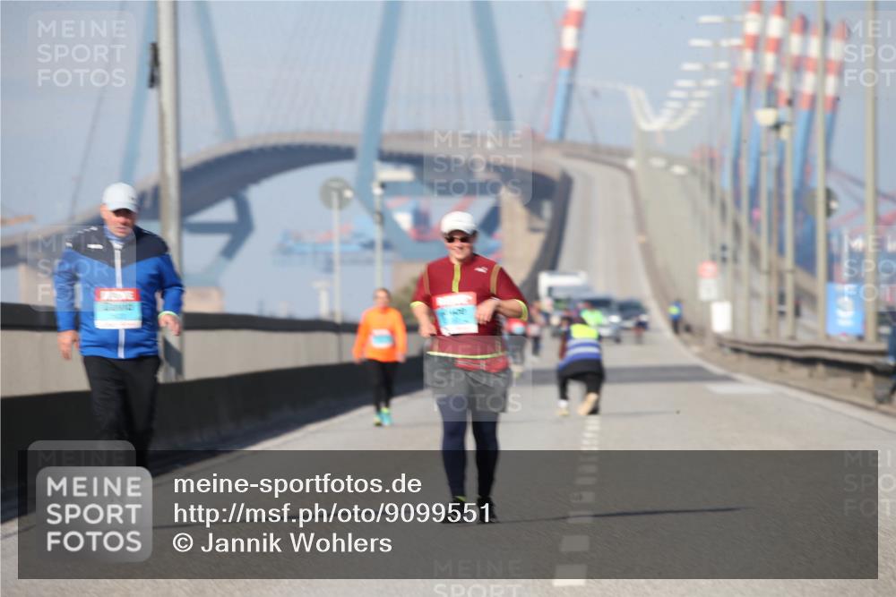 03.10.2025 - Köhlbrandbrückenlauf Jannik Wohlers http://msf.ph/oto/9099551 03.10.2025 10:26:20 Position 3 13 meine-sportfotos.de