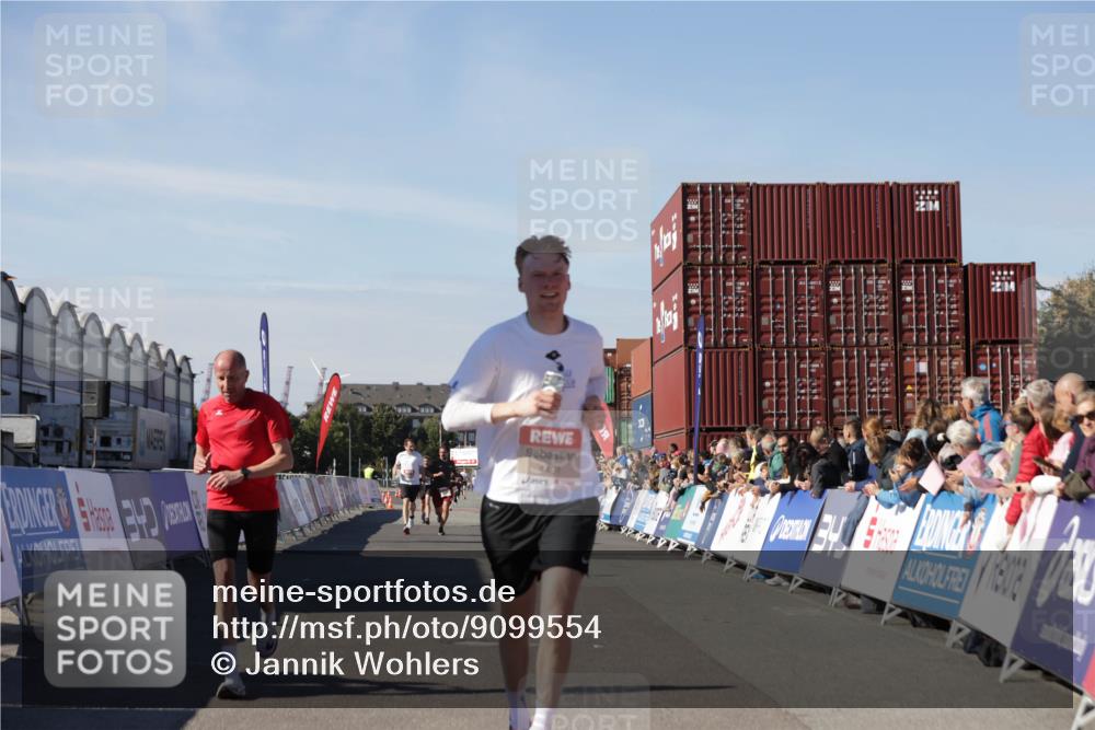 03.10.2025 - Köhlbrandbrückenlauf Jannik Wohlers http://msf.ph/oto/9099554 03.10.2025 12:56:51 Ziel 4115, 4491, 5091, 5962, 6016 meine-sportfotos.de