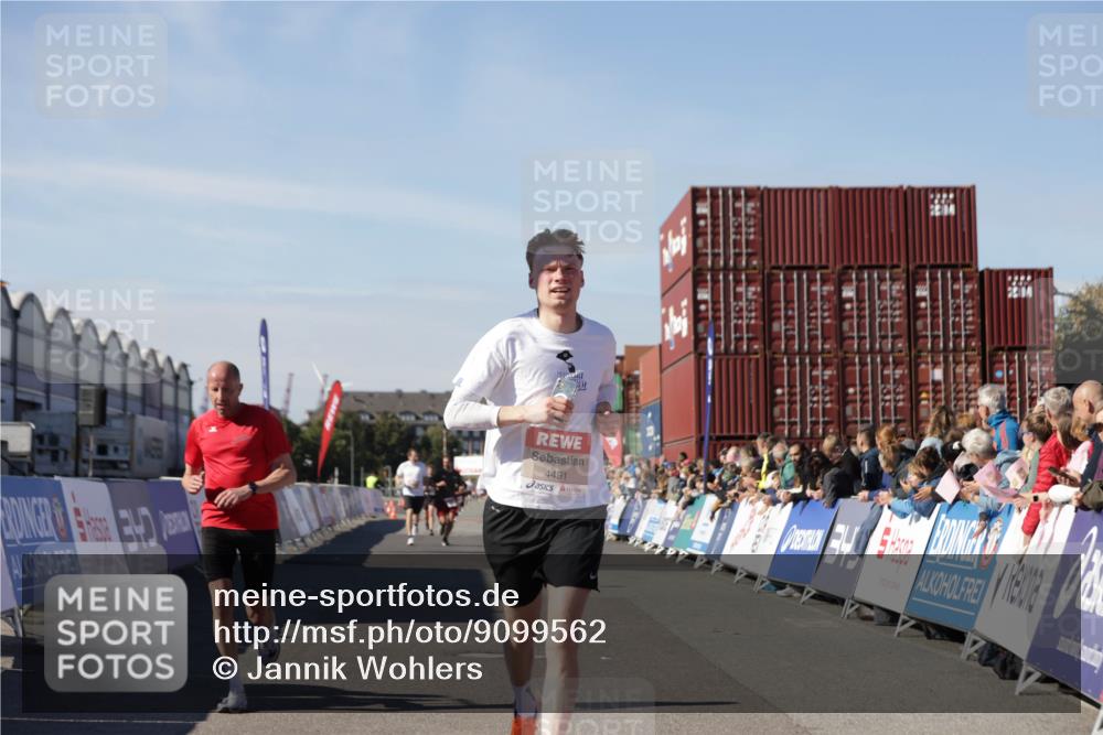03.10.2025 - Köhlbrandbrückenlauf Jannik Wohlers http://msf.ph/oto/9099562 03.10.2025 12:56:51 Ziel 4115, 4491, 5091, 5962, 6016 meine-sportfotos.de