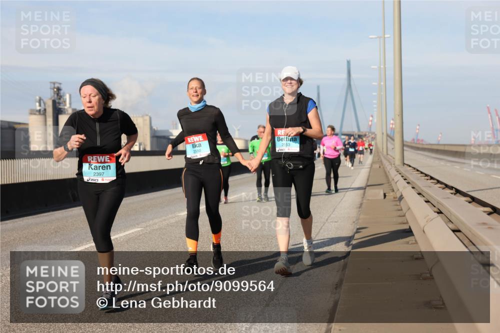 03.10.2025 - Köhlbrandbrückenlauf Lena Gebhardt http://msf.ph/oto/9099564 03.10.2025 10:10:52 Position 2 2397, 2550, 2553 meine-sportfotos.de
