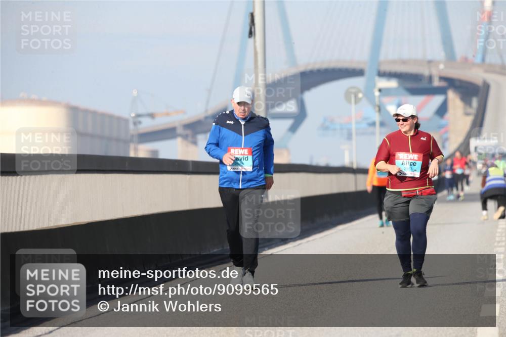 03.10.2025 - Köhlbrandbrückenlauf Jannik Wohlers http://msf.ph/oto/9099565 03.10.2025 10:26:21 Position 3 2357 meine-sportfotos.de