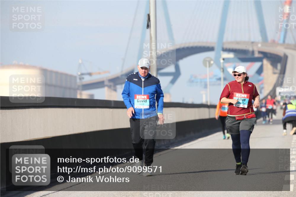 03.10.2025 - Köhlbrandbrückenlauf Jannik Wohlers http://msf.ph/oto/9099571 03.10.2025 10:26:21 Position 3 2623 meine-sportfotos.de