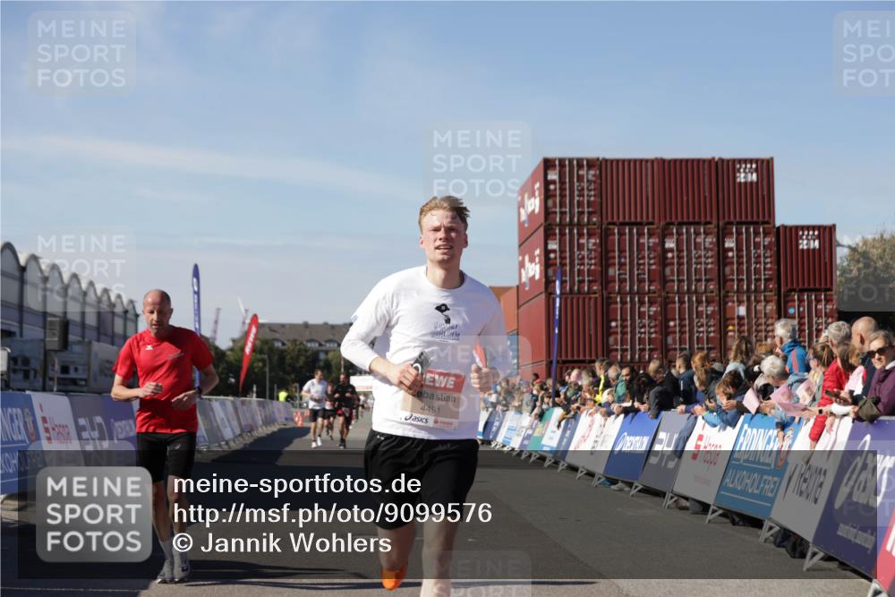 03.10.2025 - Köhlbrandbrückenlauf Jannik Wohlers http://msf.ph/oto/9099576 03.10.2025 12:56:51 Ziel 4115, 4491, 5091, 5962, 6016 meine-sportfotos.de