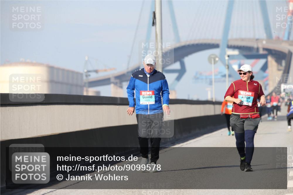 03.10.2025 - Köhlbrandbrückenlauf Jannik Wohlers http://msf.ph/oto/9099578 03.10.2025 10:26:22 Position 3 2623 meine-sportfotos.de