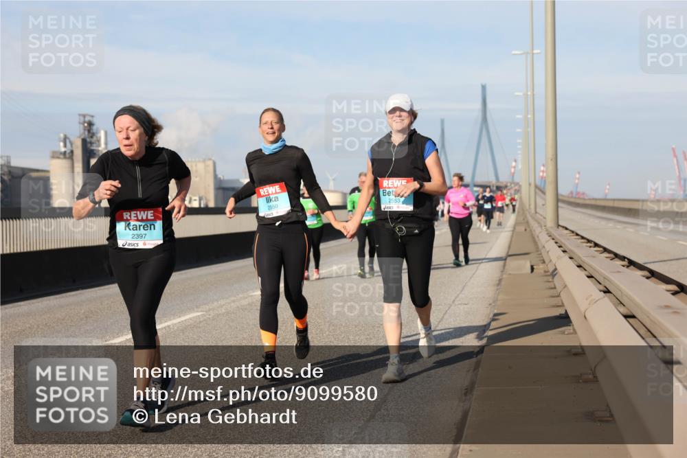 03.10.2025 - Köhlbrandbrückenlauf Lena Gebhardt http://msf.ph/oto/9099580 03.10.2025 10:10:52 Position 2 2397, 2550, 2553 meine-sportfotos.de
