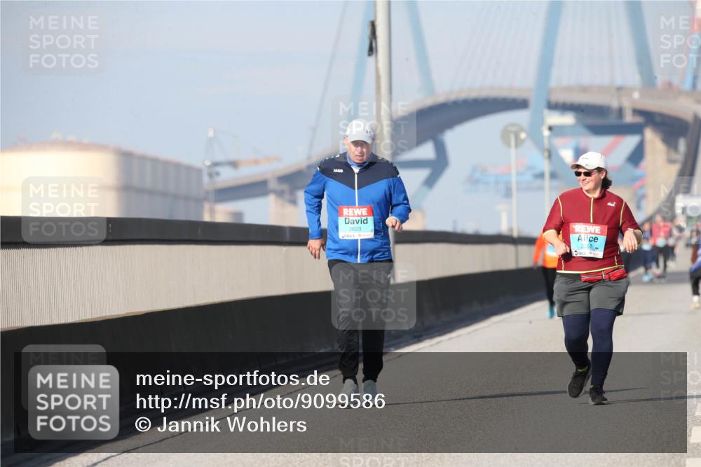 03.10.2025 - Köhlbrandbrückenlauf Jannik Wohlers http://msf.ph/oto/9099586 03.10.2025 10:26:22 Position 3 2623, 2357 meine-sportfotos.de