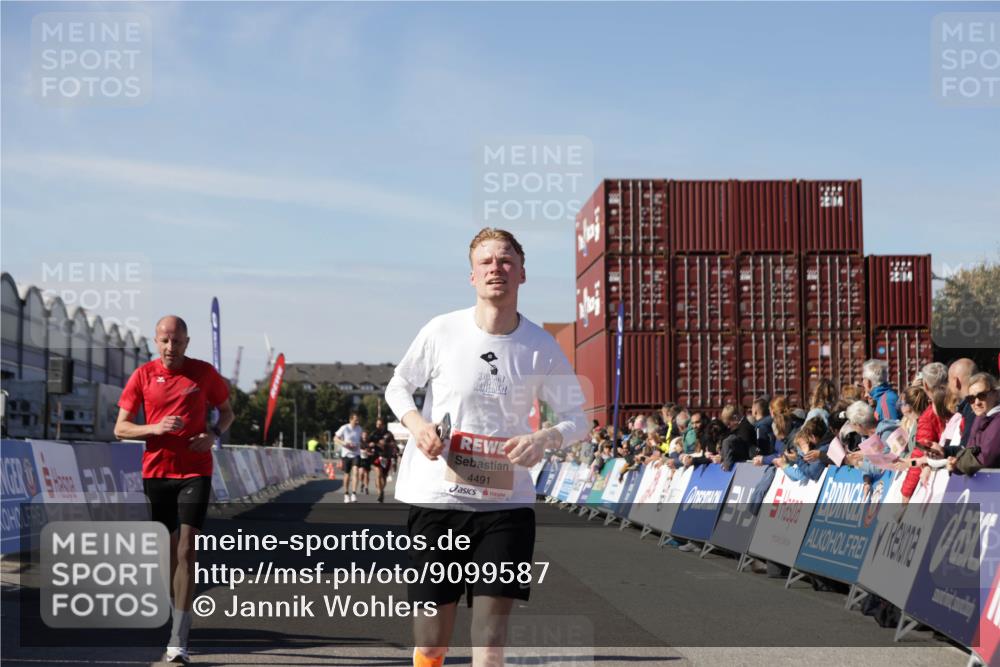 03.10.2025 - Köhlbrandbrückenlauf Jannik Wohlers http://msf.ph/oto/9099587 03.10.2025 12:56:51 Ziel 4115, 4491, 5091, 5962, 6016 meine-sportfotos.de