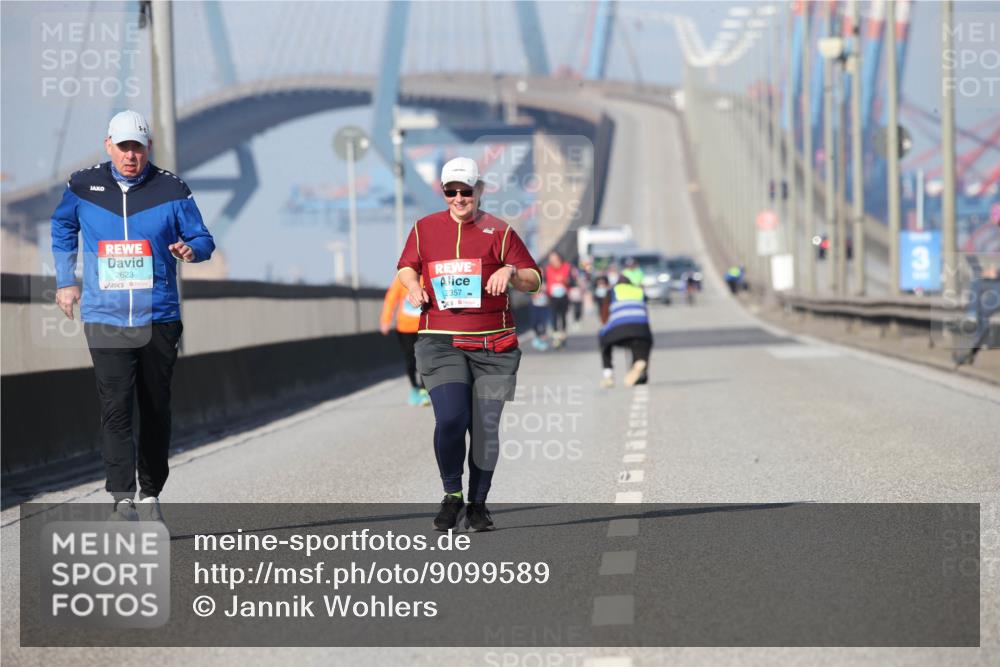 03.10.2025 - Köhlbrandbrückenlauf Jannik Wohlers http://msf.ph/oto/9099589 03.10.2025 10:26:22 Position 3 2623, 2357 meine-sportfotos.de