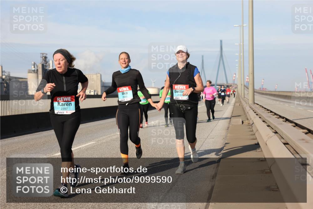 03.10.2025 - Köhlbrandbrückenlauf Lena Gebhardt http://msf.ph/oto/9099590 03.10.2025 10:10:52 Position 2 2397, 2550, 2553 meine-sportfotos.de