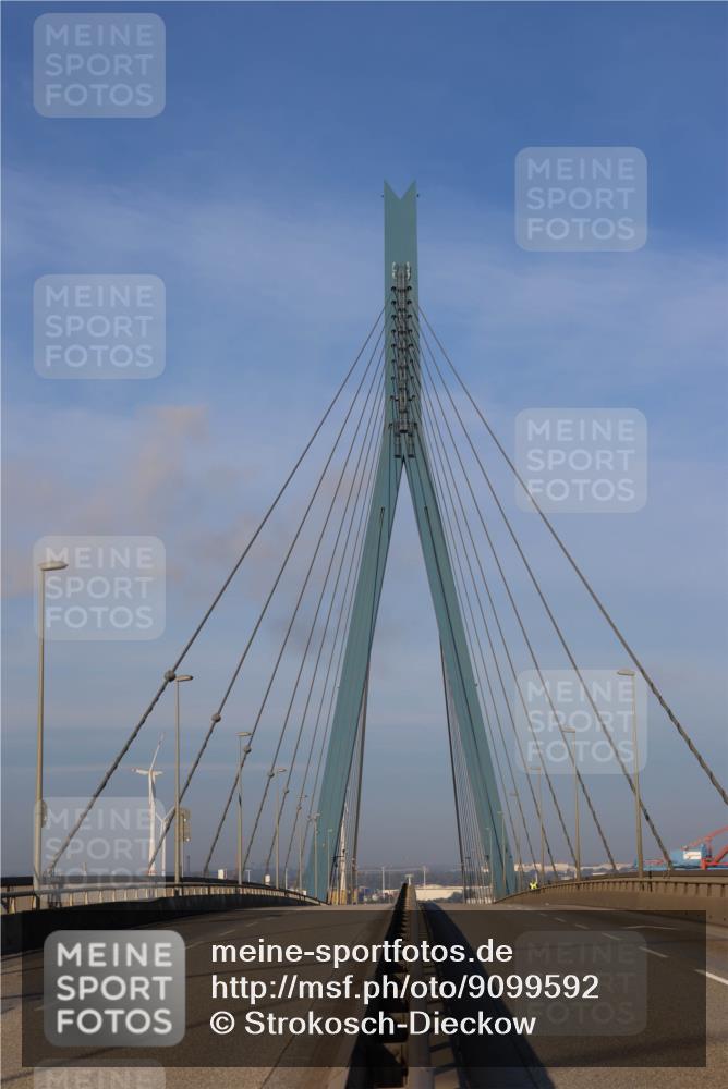 03.10.2025 - Köhlbrandbrückenlauf Strokosch-Dieckow http://msf.ph/oto/9099592 03.10.2025 09:08:24 Position 1  meine-sportfotos.de
