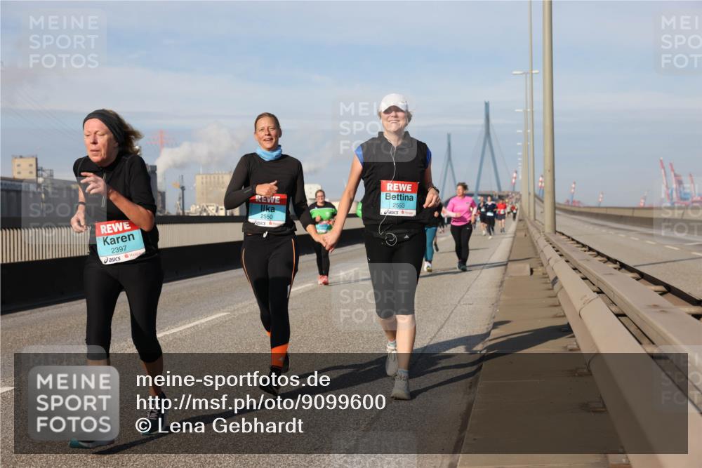 03.10.2025 - Köhlbrandbrückenlauf Lena Gebhardt http://msf.ph/oto/9099600 03.10.2025 10:10:52 Position 2 2397, 2550, 2553 meine-sportfotos.de