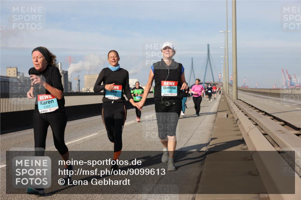 03.10.2025 - Köhlbrandbrückenlauf Lena Gebhardt http://msf.ph/oto/9099613 03.10.2025 10:10:52 Position 2 2397, 2550, 2553 meine-sportfotos.de