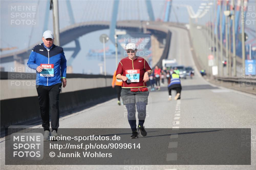 03.10.2025 - Köhlbrandbrückenlauf Jannik Wohlers http://msf.ph/oto/9099614 03.10.2025 10:26:23 Position 3 2623, 2357 meine-sportfotos.de
