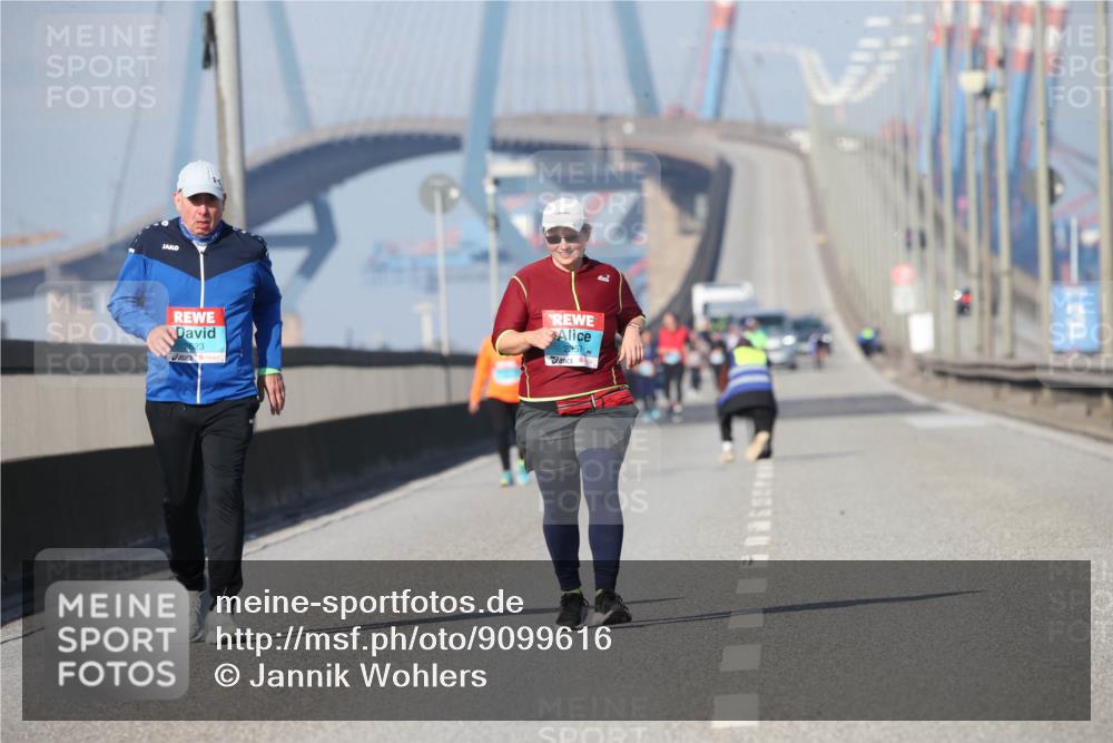 03.10.2025 - Köhlbrandbrückenlauf Jannik Wohlers http://msf.ph/oto/9099616 03.10.2025 10:26:23 Position 3 2623, 2357, 101 meine-sportfotos.de