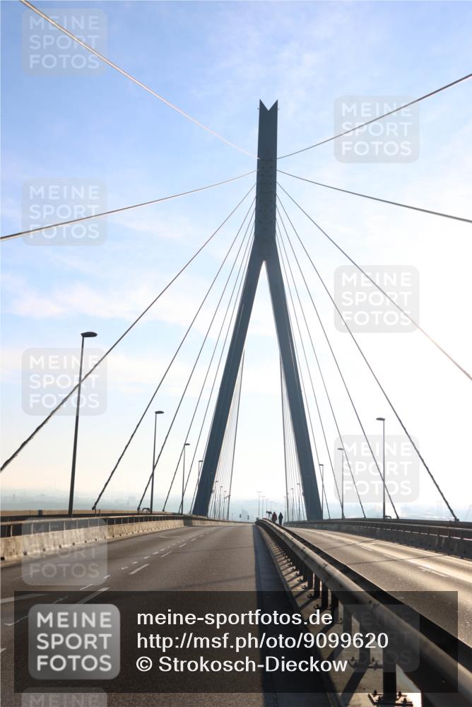 03.10.2025 - Köhlbrandbrückenlauf Strokosch-Dieckow http://msf.ph/oto/9099620 03.10.2025 09:08:34 Position 1  meine-sportfotos.de