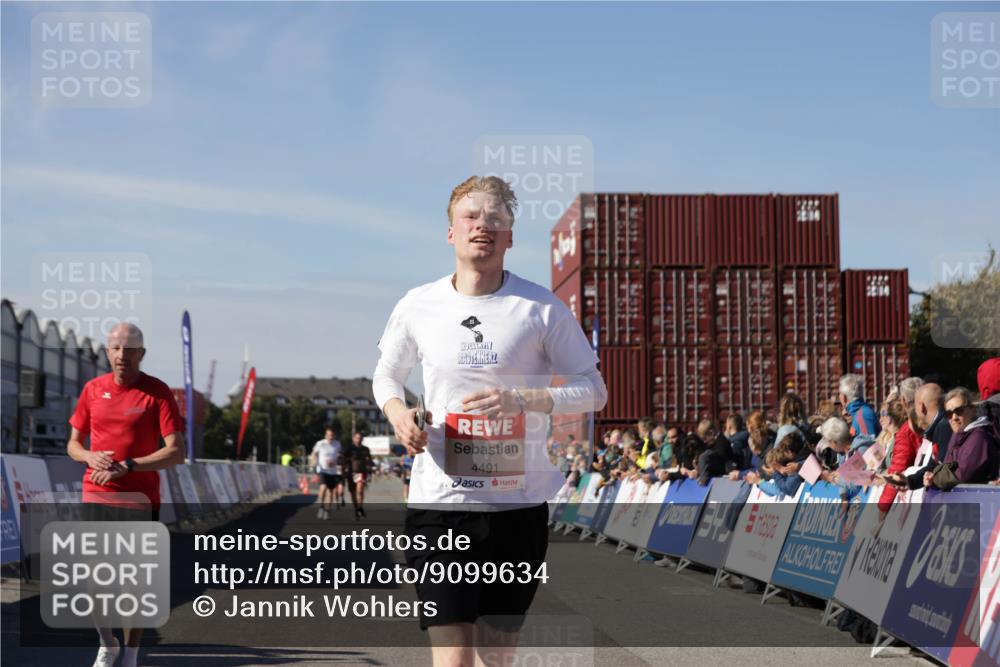 03.10.2025 - Köhlbrandbrückenlauf Jannik Wohlers http://msf.ph/oto/9099634 03.10.2025 12:56:52 Ziel 4115, 4491, 5962, 6016 meine-sportfotos.de