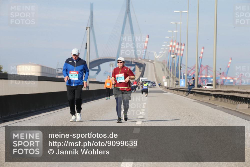 03.10.2025 - Köhlbrandbrückenlauf Jannik Wohlers http://msf.ph/oto/9099639 03.10.2025 10:26:29 Position 3 357 meine-sportfotos.de
