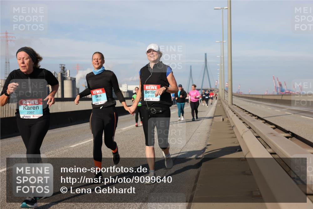 03.10.2025 - Köhlbrandbrückenlauf Lena Gebhardt http://msf.ph/oto/9099640 03.10.2025 10:10:52 Position 2 2397, 2550, 2553 meine-sportfotos.de