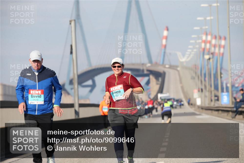 03.10.2025 - Köhlbrandbrückenlauf Jannik Wohlers http://msf.ph/oto/9099646 03.10.2025 10:26:31 Position 3 2623, 2357 meine-sportfotos.de