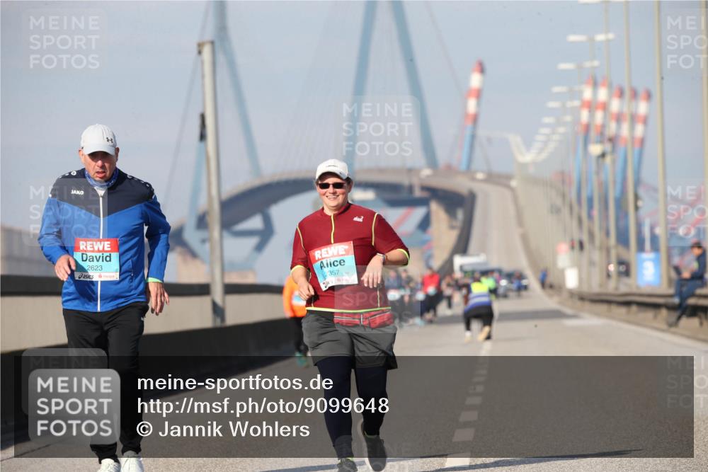 03.10.2025 - Köhlbrandbrückenlauf Jannik Wohlers http://msf.ph/oto/9099648 03.10.2025 10:26:31 Position 3 2623, 2357 meine-sportfotos.de