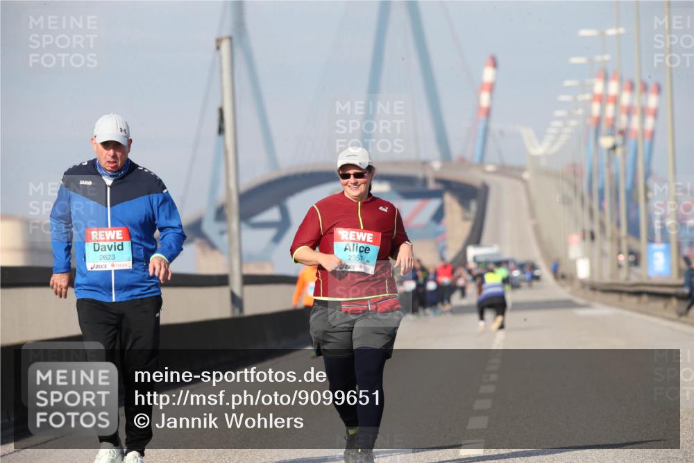 03.10.2025 - Köhlbrandbrückenlauf Jannik Wohlers http://msf.ph/oto/9099651 03.10.2025 10:26:31 Position 3 2623, 2357 meine-sportfotos.de