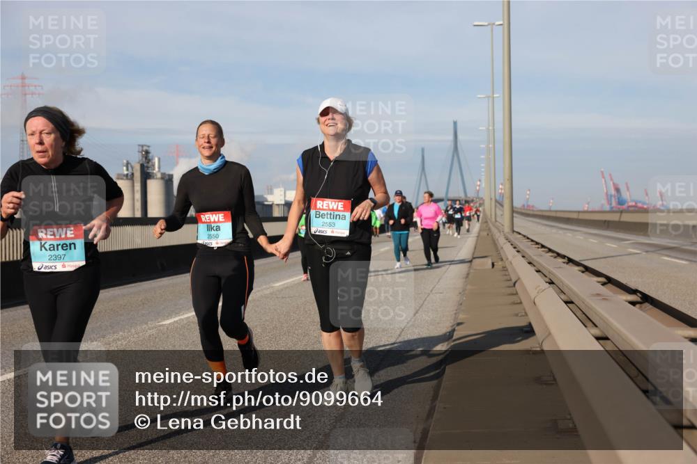 03.10.2025 - Köhlbrandbrückenlauf Lena Gebhardt http://msf.ph/oto/9099664 03.10.2025 10:10:53 Position 2 2397, 2550, 2553 meine-sportfotos.de