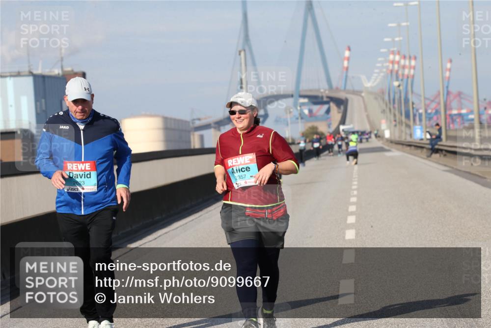 03.10.2025 - Köhlbrandbrückenlauf Jannik Wohlers http://msf.ph/oto/9099667 03.10.2025 10:26:38 Position 3 2623, 2357 meine-sportfotos.de
