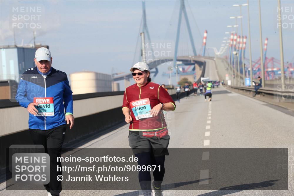 03.10.2025 - Köhlbrandbrückenlauf Jannik Wohlers http://msf.ph/oto/9099671 03.10.2025 10:26:38 Position 3 2623, 2357 meine-sportfotos.de