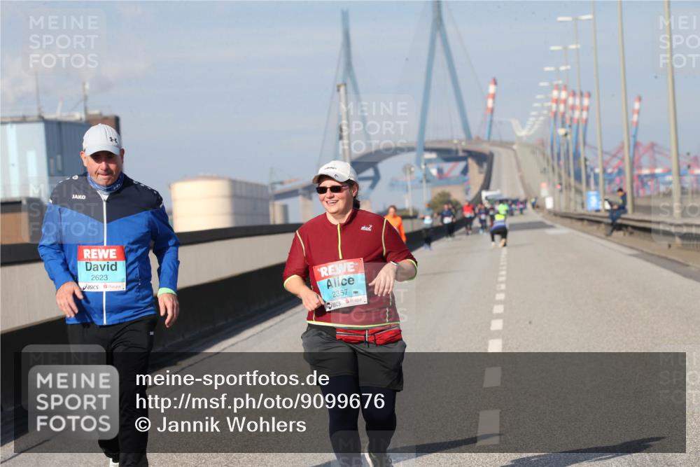 03.10.2025 - Köhlbrandbrückenlauf Jannik Wohlers http://msf.ph/oto/9099676 03.10.2025 10:26:38 Position 3 2623, 2357 meine-sportfotos.de