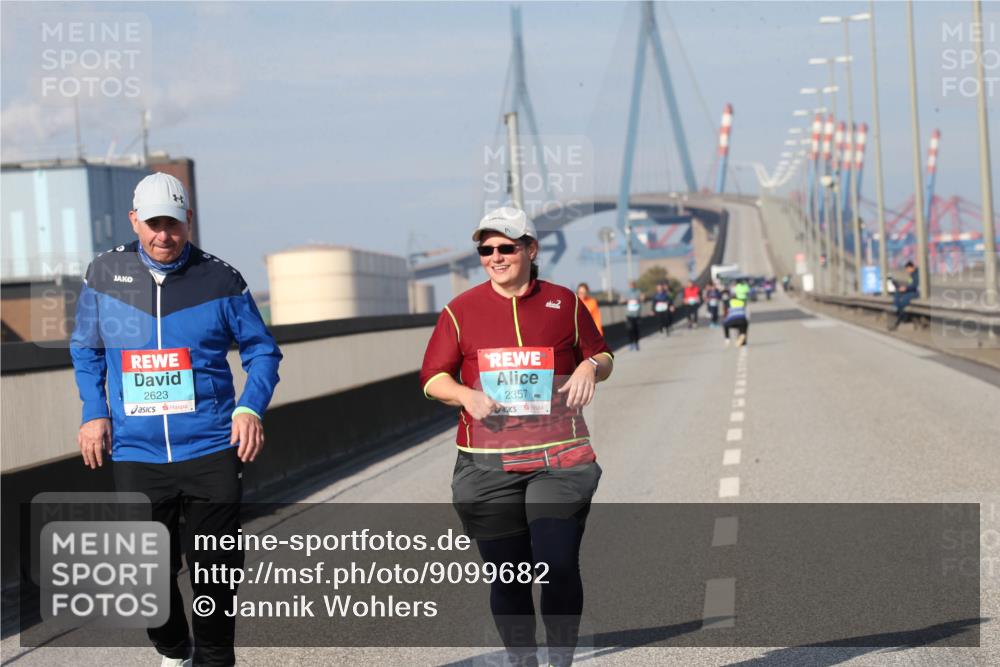 03.10.2025 - Köhlbrandbrückenlauf Jannik Wohlers http://msf.ph/oto/9099682 03.10.2025 10:26:38 Position 3 2623, 2357 meine-sportfotos.de