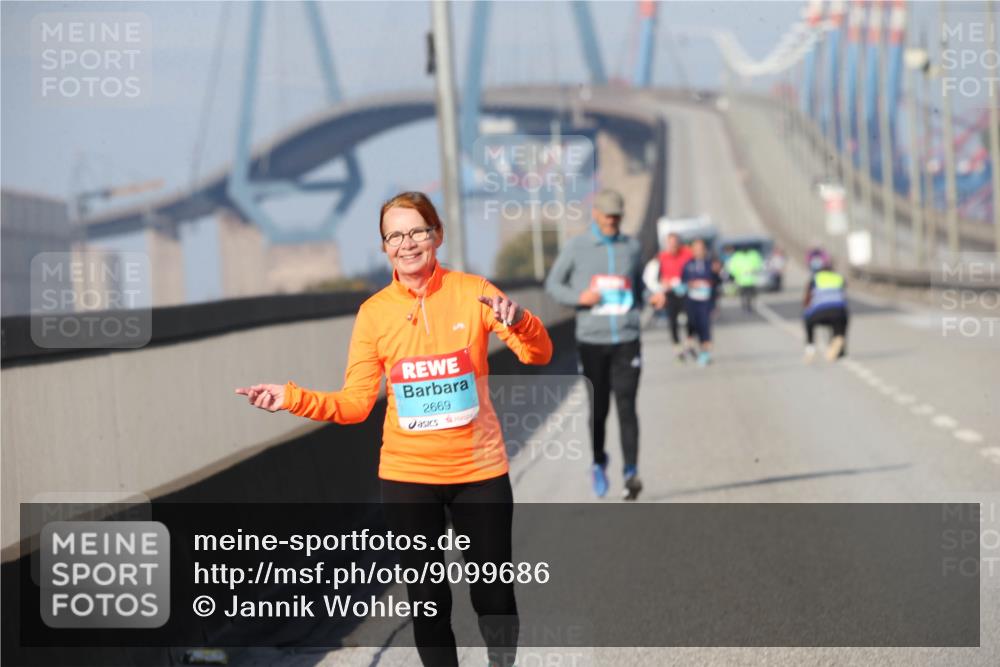 03.10.2025 - Köhlbrandbrückenlauf Jannik Wohlers http://msf.ph/oto/9099686 03.10.2025 10:27:03 Position 3 2669 meine-sportfotos.de